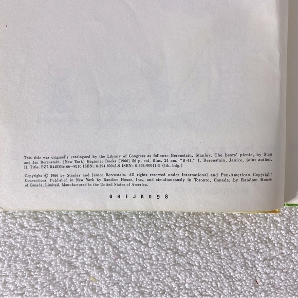 Vintage Bernstein Bears The Bears Picnic Hard Cover Story Book - Picture 3 of 9